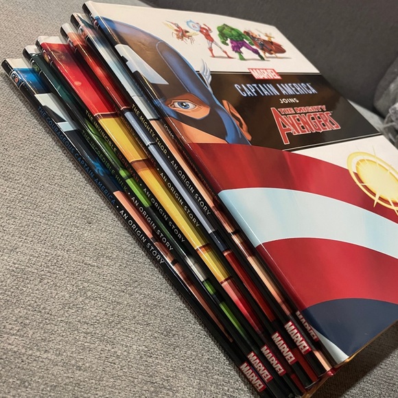 Marvel Books - Picture 4 of 10